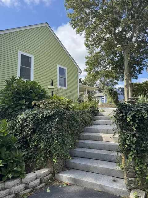 60 Beth, Tiverton, RI 02878 photo 2