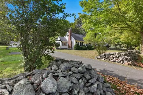 110 N Washington St, Belchertown, MA 01007