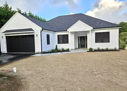 2 Mackady Ct, Westport, MA 02790