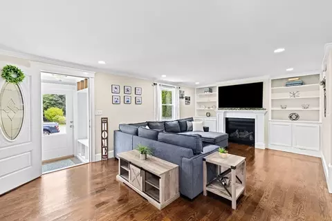 2 Sixth St, Hull, MA 02045 photo 3