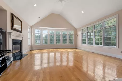 19 Cherokee Rd, Canton, MA 02021 photo 6
