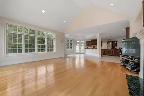 19 Cherokee Rd, Canton, MA 02021 photo 8