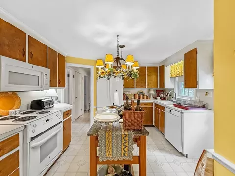 Kitchen - 8 Thorndike Rd, Wakefield, MA 01880 photo 4 of 5