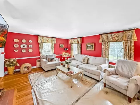 Living - 8 Thorndike Rd, Wakefield, MA 01880 photo 3 of 4