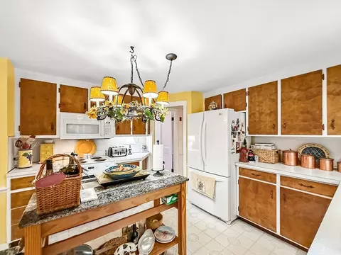 Kitchen - 8 Thorndike Rd, Wakefield, MA 01880 photo 3 of 5