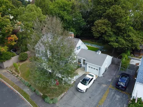 View/Area - 8 Thorndike Rd, Wakefield, MA 01880 photo 2 of 3