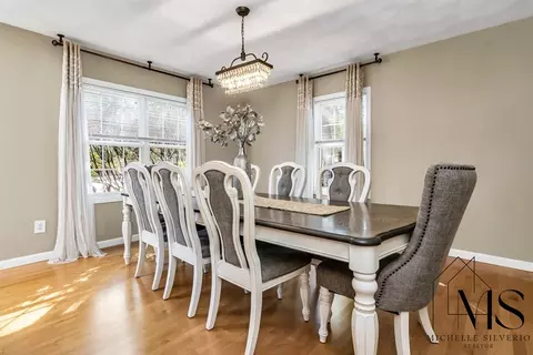 17 Scotland Heights Rd, Haverhill, MA 01832