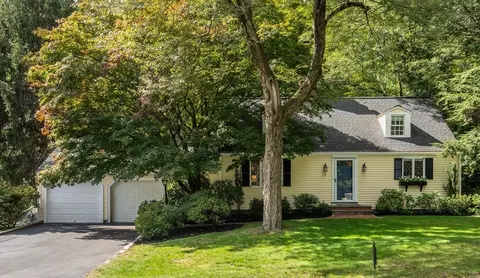 39 Standish Rd, Wellesley, MA 02481