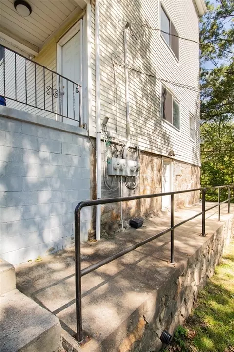6 Adolph St, Worcester, MA 01605 photo 9