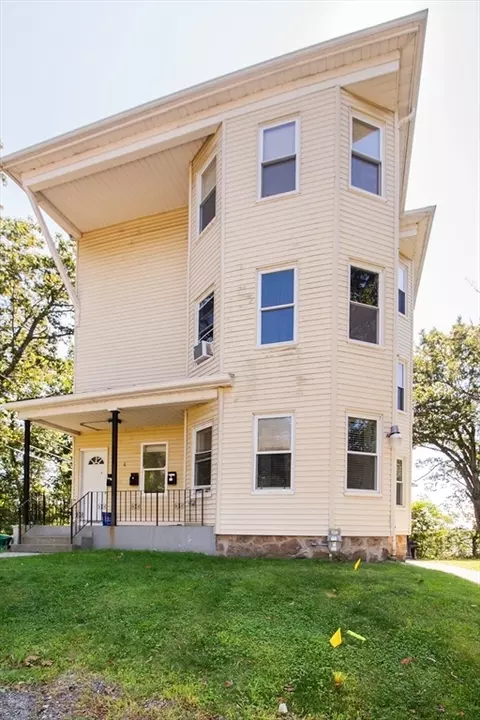 6 Adolph St, Worcester, MA 01605
