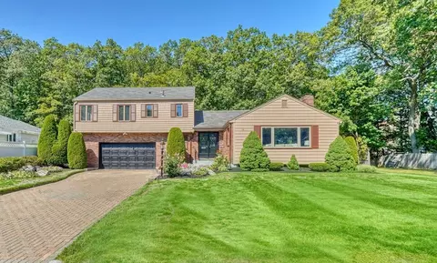 118 N Woodcrest Dr, Melrose, MA 02176