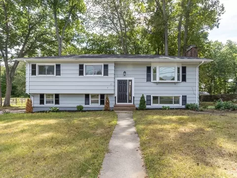 53 Hampden Dr, Norwood, MA 02062