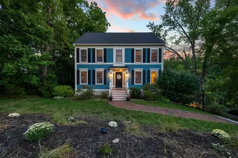 17 Lincoln Ct, Amesbury, MA 01913