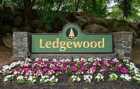 3 Ledgewood Way #16, Peabody, MA 01960