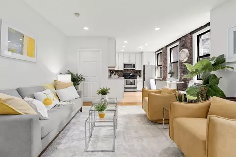 13 Thacher St #2, Boston, MA 02113
