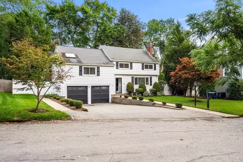 15 Greeley Cir, Arlington, MA 02474