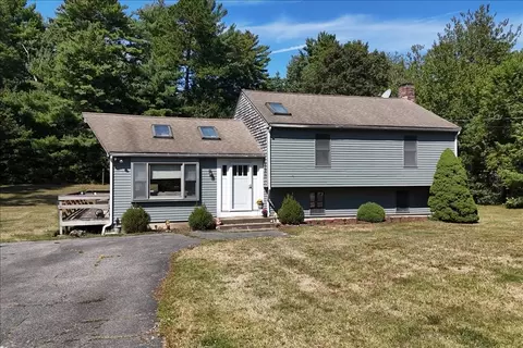 23 Bow St, Carver, MA 02330
