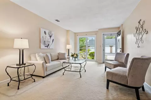 75 Page Rd #25, Bedford, MA 01730