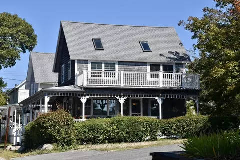 18 Admirals Way, Buzzards Bay, MA 02532