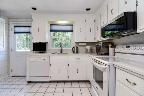 18 Lomas Dr, Framingham, MA 01701 photo 9