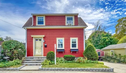 5 Avon St, Stoneham, MA 02180