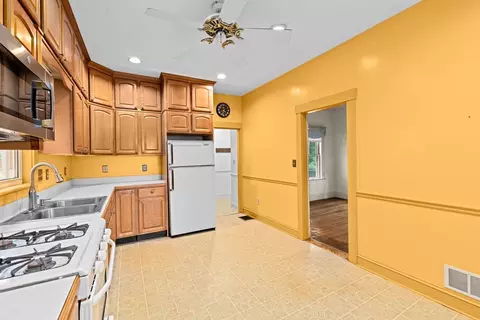 14 Clay Ave, Everett, MA 02149 photo 3