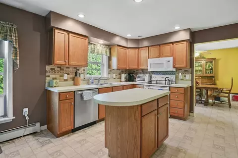 8 Beaumont Rd, Worcester, MA 01604 photo 2