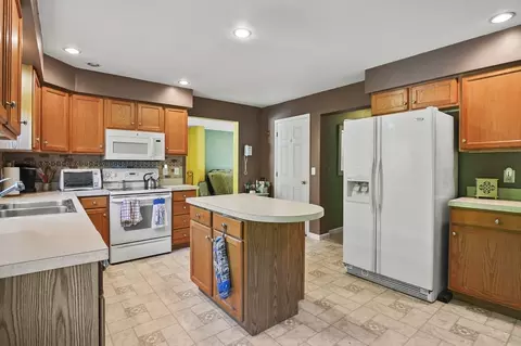 8 Beaumont Rd, Worcester, MA 01604 photo 3