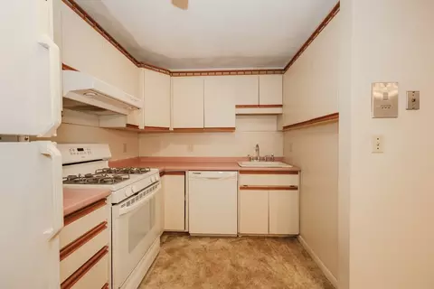 Kitchen - 239 Main St #B11, Reading, MA 01867 photo 1 of 2