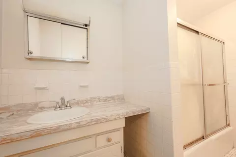 Bath - 239 Main St #B11, Reading, MA 01867 photo 1 of 2