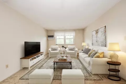 Living - 239 Main St #B11, Reading, MA 01867 photo 1 of 4