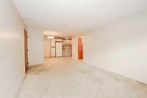 Living - 239 Main St #B11, Reading, MA 01867 photo 2 of 4