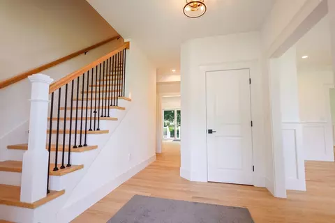 8 Bellmore Rd, Framingham, MA 01702