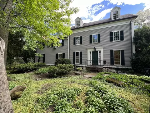 12 Ash Street Pl, Cambridge, MA 02138