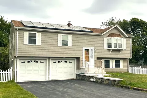 50 Obannon Pl, Swansea, MA 02777
