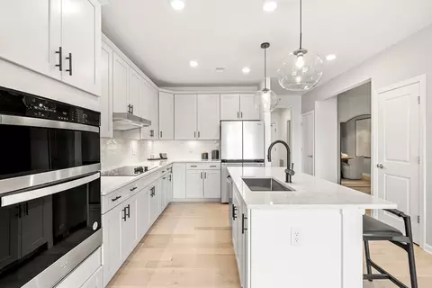 6 Stratton Dr #410, Woburn, MA 01801