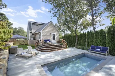 2 Orchard Ln, Edgartown, MA 02539