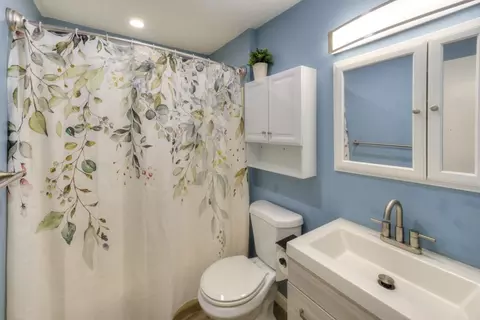 Bath - 26 Mildred Ave, Worcester, MA 01603 photo 3 of 4