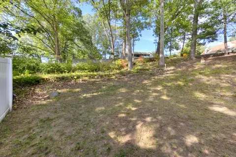 Exterior - 26 Mildred Ave, Worcester, MA 01603 photo 7 of 9