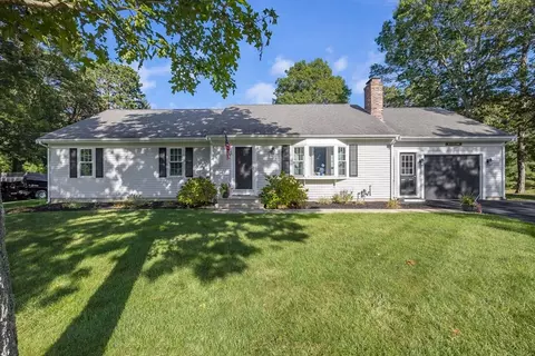 25 Woodcrest Ln, Yarmouth, MA 02673