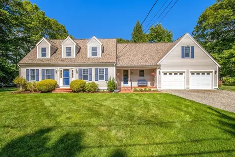 46 Oak St, Cotuit, MA 02635