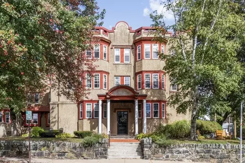 569 Franklin St #3, Melrose, MA 02176
