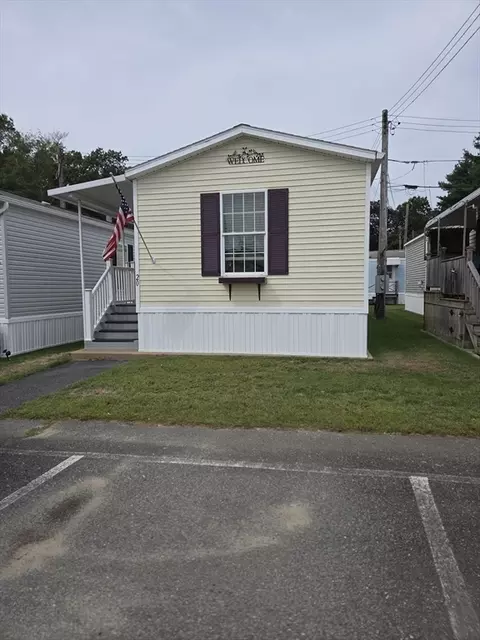 1044 Phillips Rd #20, New Bedford, MA 02745