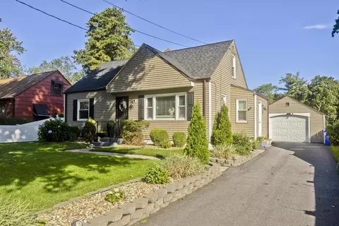 156 Gardens Dr, Springfield, MA 01119 photo 2