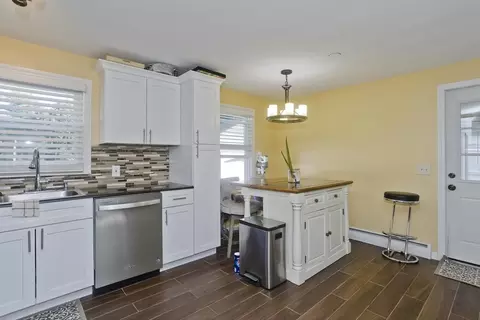 156 Gardens Dr, Springfield, MA 01119 photo 5