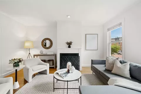 18 Park St #1, Boston, MA 02129