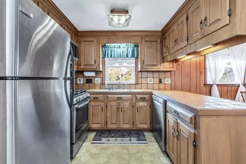 Kitchen - 4 Bourque St, Lawrence, MA 01843 photo 1 of 2