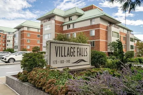 183 Oak St #205C, Newton, MA 02464
