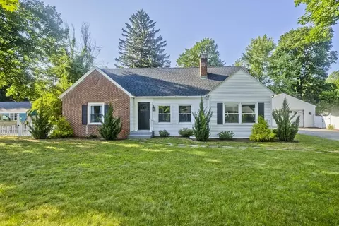 17 Hunting Ln, Wilbraham, MA 01095