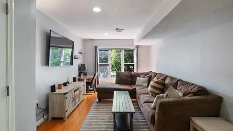 4 Duck Pond Rd #218, Beverly, MA 01915